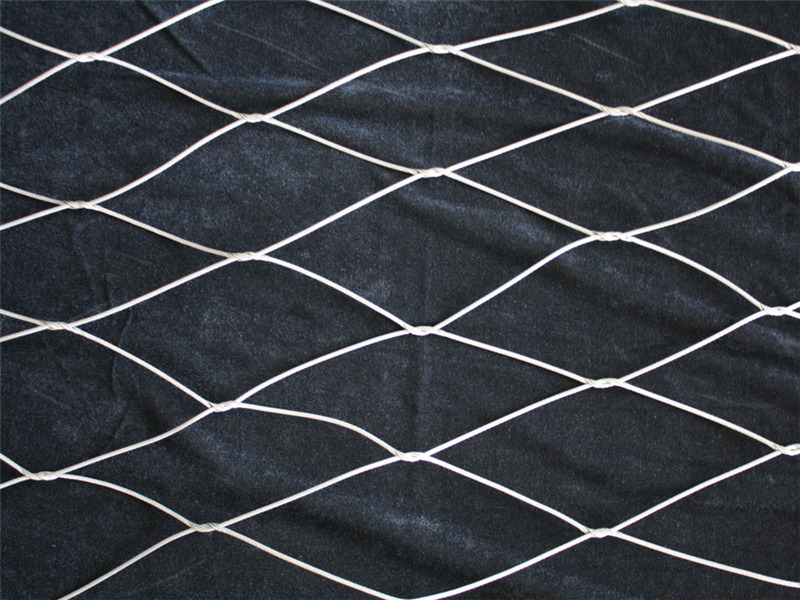 1552544513459631.jpg 不銹鋼絲繩網(wǎng).JPG